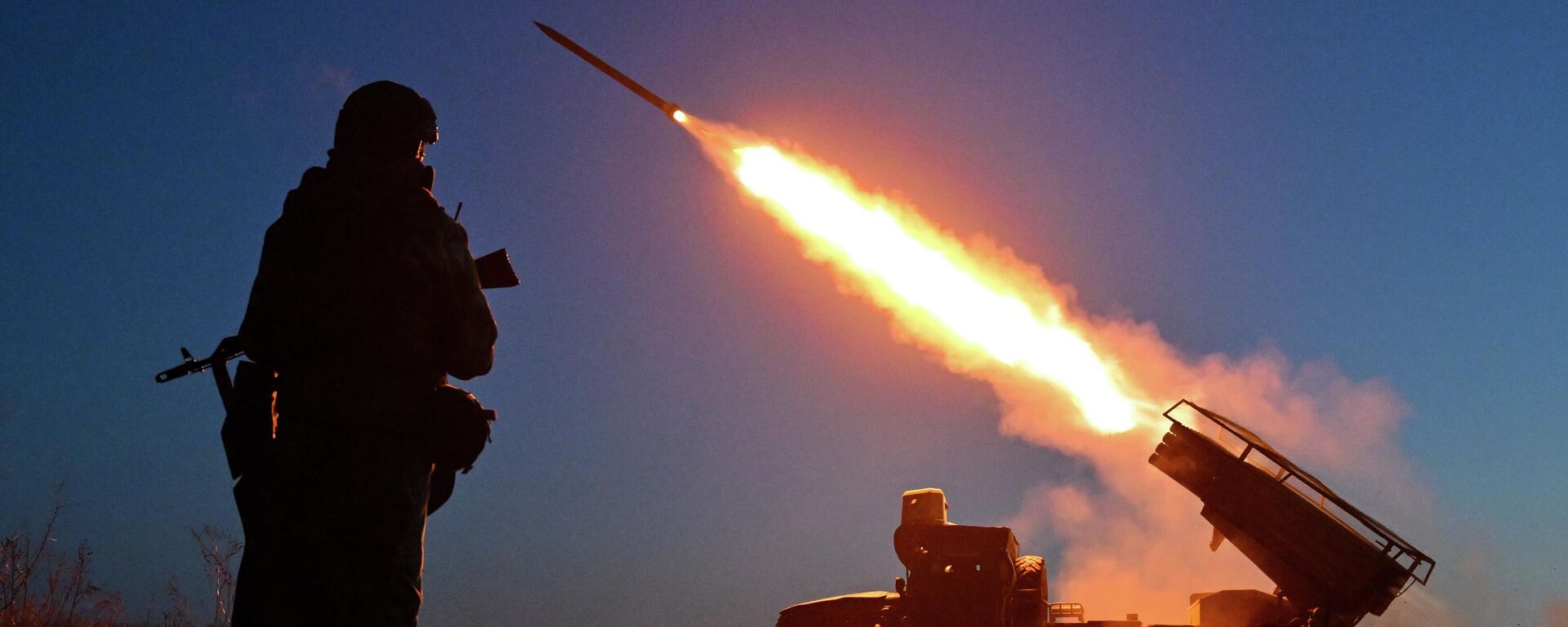 Боевая работа РСЗО Град группировки войск Центр в зоне СВО  - Sputnik Таджикистан, 1920, 10.11.2025