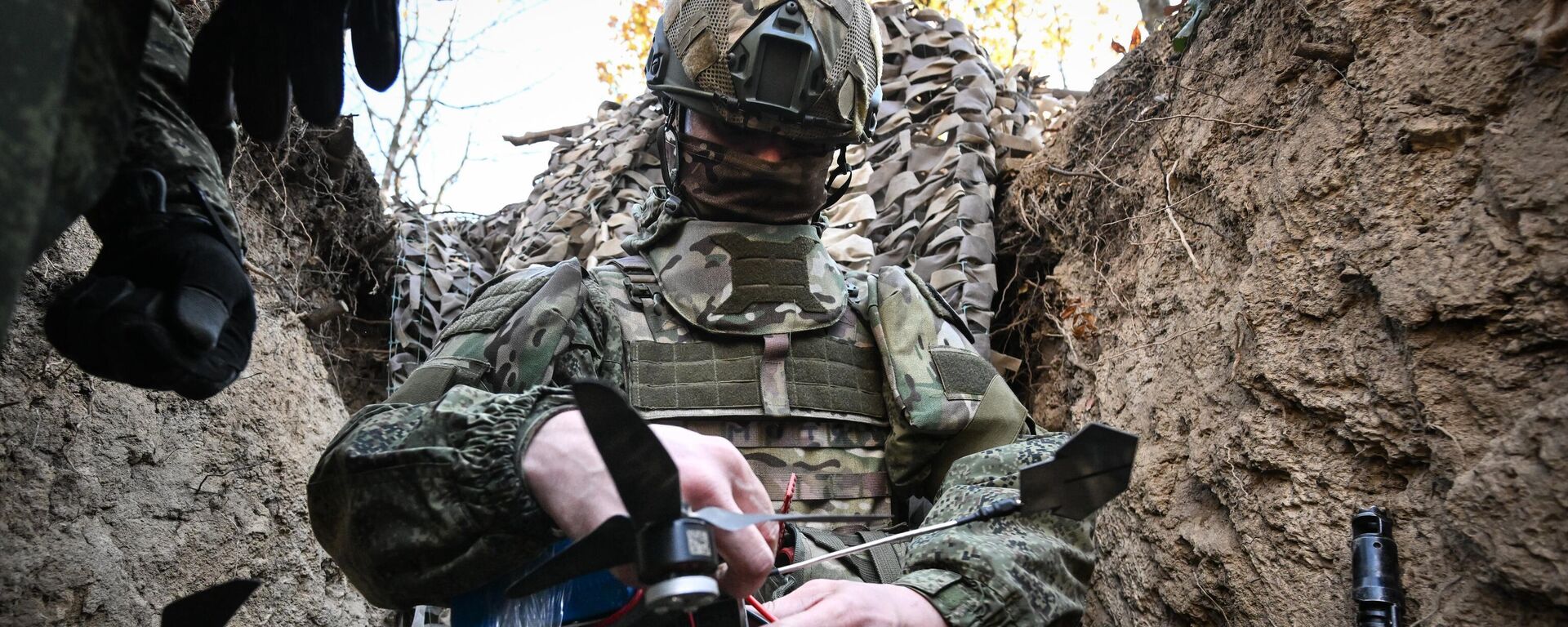 Боевая работа операторов БПЛА в зоне спецоперации - Sputnik Таджикистан, 1920, 06.11.2025