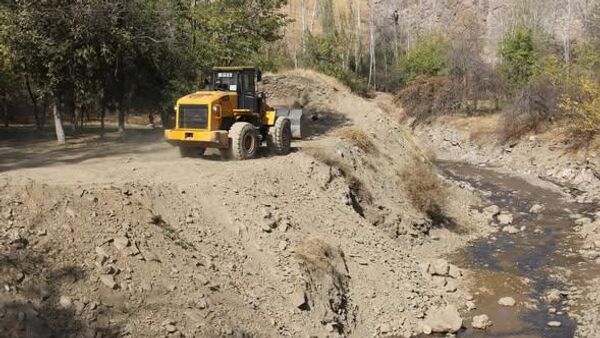 В Пенджикенте восстанавливают популярный курорт Санги сипар - Sputnik Тоҷикистон