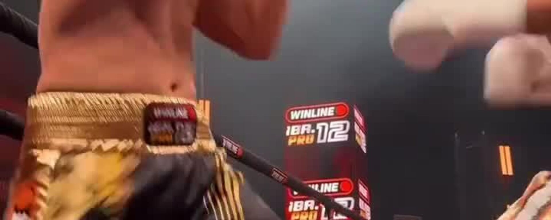 Давлат Болтаев, муштзани тоҷик рақиби худ, Дилан Прасовичро дар даври якум ба “нокаут” фиристод - Sputnik Тоҷикистон, 1920, 07.11.2025