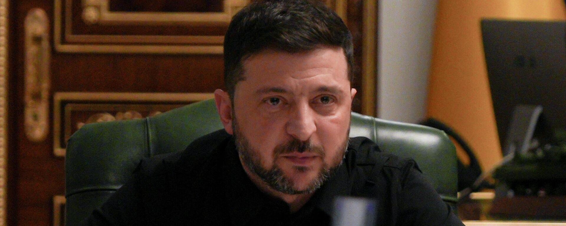 Владимир Зеленский выступает на пресс-конференции в Киеве, Украина, 3 ноября 2025 года.  - Sputnik Таджикистан, 1920, 08.11.2025