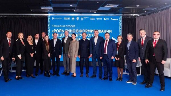 Участники пленарной сессии в рамках фестиваля Народы России и СНГ - Sputnik Таджикистан