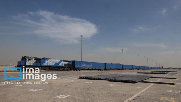 Аввалин қатораи Русия ба Эрон расид - Sputnik Тоҷикистон