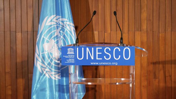 Трибуна в зале штаб-квартиры ЮНЕСКО. Иллюстративное фото - Sputnik Тоҷикистон