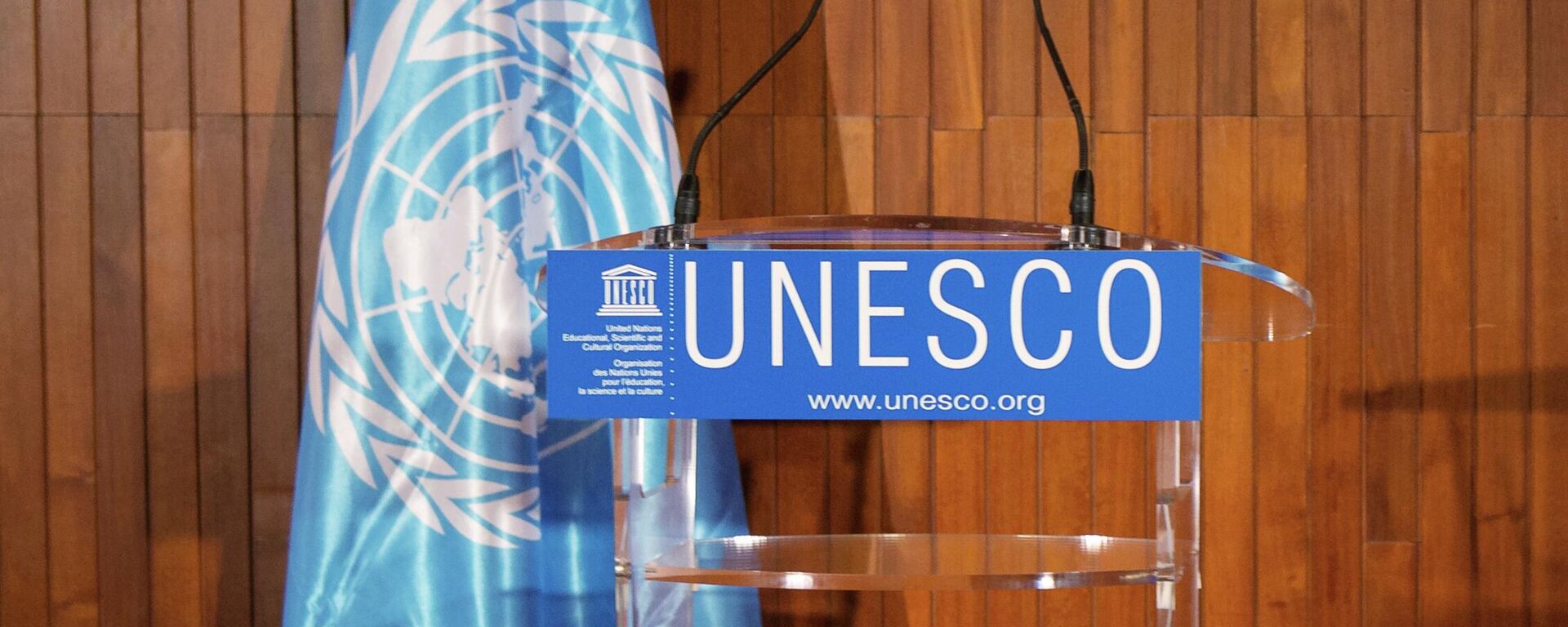 Трибуна в зале штаб-квартиры ЮНЕСКО. Иллюстративное фото - Sputnik Таджикистан, 1920, 09.11.2025