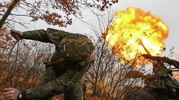 Боевая работа самоходной пушки 2С7 Пион группировки Запад  - Sputnik Тоҷикистон