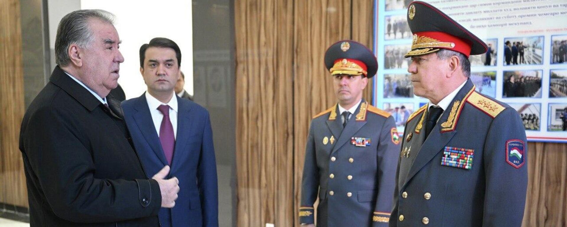 Президент Республики Таджикистан Эмомали Рахмон и Председатель Маджлиси милли Маджлиси Оли Республики Таджикистан, Председатель города Душанбе Рустам Эмомали  ввели в эксплуатацию новое здание ОВД-1 - Sputnik Тоҷикистон, 1920, 10.11.2025