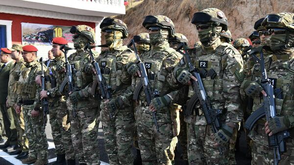 Военнослужащие специального подразделения внутренних войск Таджикистана - Sputnik Таджикистан