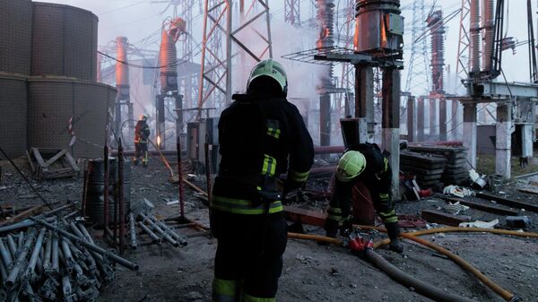 Пожарные тушат пожар на электростанции в Харькове. Архивное фото - Sputnik Тоҷикистон