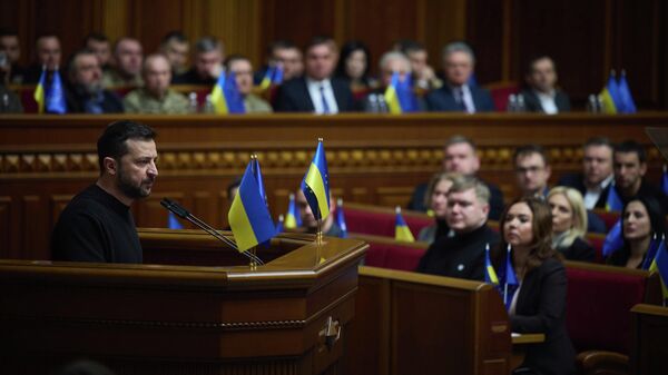 Владимир Зеленский выступает перед парламентариями в Верховной Раде 19 ноября 2024 года в Киеве, Украина - Sputnik Таджикистан