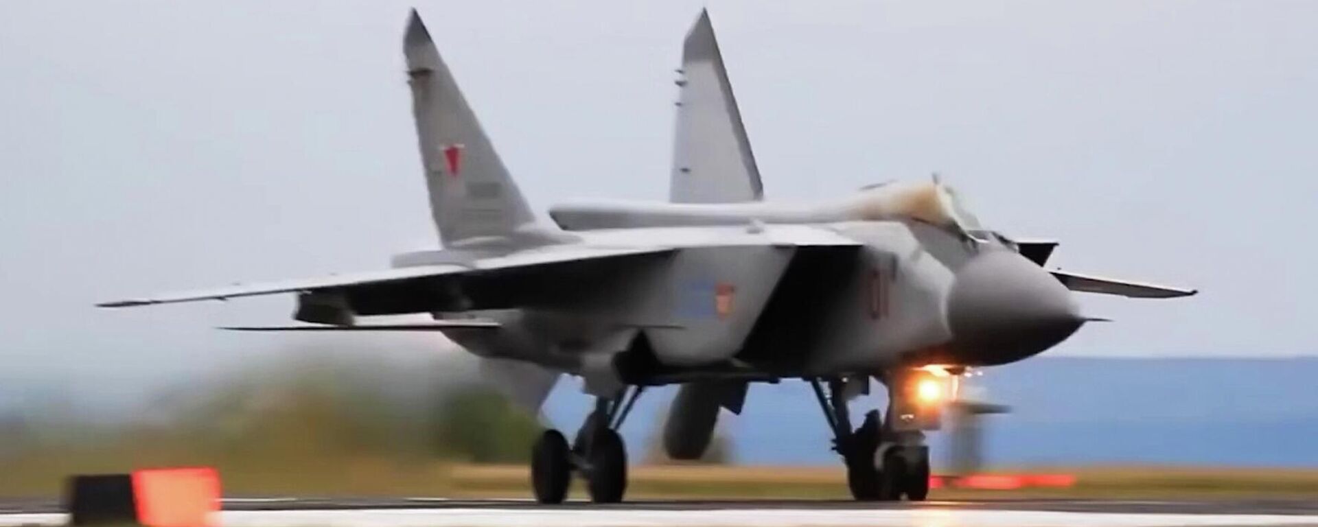 ФСБ России пресекла попытку угона самолёта МиГ-31 с ракетой Кинжал спецслужбами Украины и Британии - Sputnik Таджикистан, 1920, 13.11.2025