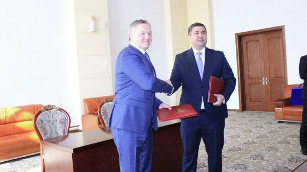 Маркази миллии қонунгузории Тоҷикистон ва Ассамблеяи байнипарлумонии ИДМ созишшномаи ҳамкорӣ ба имзо расониданд - Sputnik Тоҷикистон
