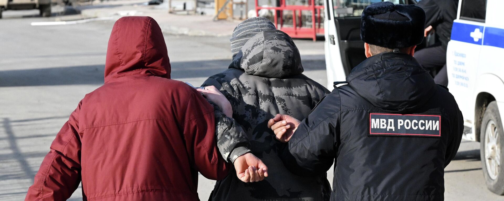 Рейд в Красноярске по выявлению незаконных мигрантов  - Sputnik Тоҷикистон, 1920, 14.11.2025