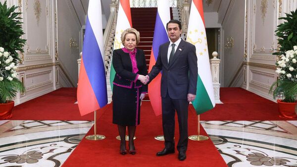 Встреча председателя Совета Федерации РФ В. Матвиенко с председателем Маджлиси милли Маджлиси Оли Республики Таджикистан Р. Эмомали - Sputnik Таджикистан