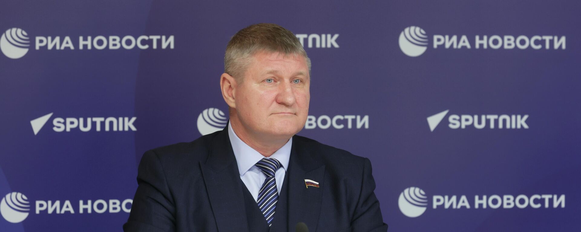 Член Комитета Государственной Думы Российской Федерации по безопасности и противодействию коррупции Михаил Шеремет  - Sputnik Тоҷикистон, 1920, 13.11.2025