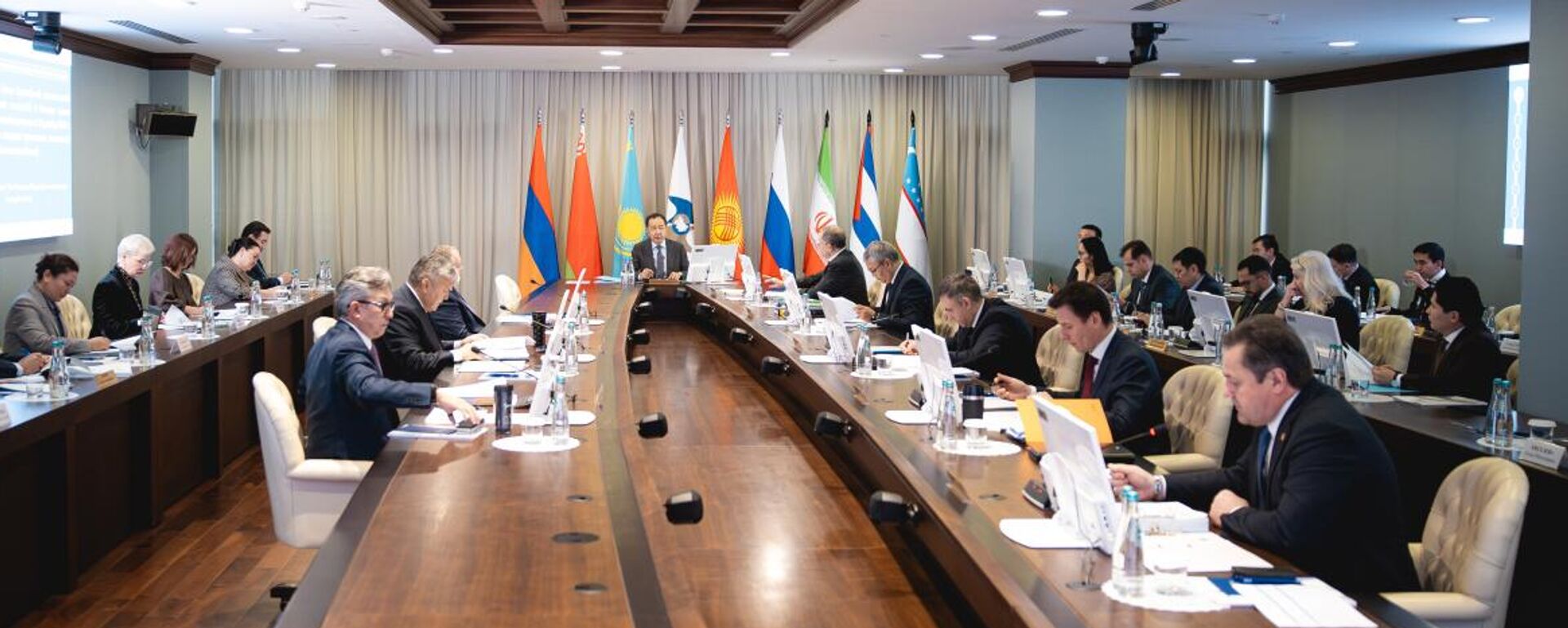 Коллегия ЕЭК одобрила проект Основных ориентиров макроэкономической политики стран ЕАЭС на 2026-2027 годы - Sputnik Таджикистан, 1920, 14.11.2025