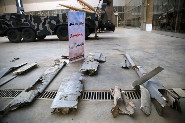 Ба меҳмонон системаҳои гуногуни мудофиаи ҳавоӣ ва тӯпҳои анъанавии зиддиҳавоӣ... Ба меҳмонон системаҳои гуногуни мудофиаи ҳавоӣ ва тӯпҳои анъанавии зиддиҳавоӣ... - Sputnik Тоҷикистон