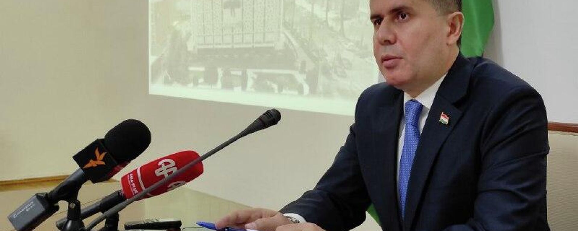 Эмомалӣ Раҳмон вазири рушди иқтисод ва савдо Завқӣ Завқзодаро аз вазифааш барканор кард - Sputnik Тоҷикистон, 1920, 14.11.2025