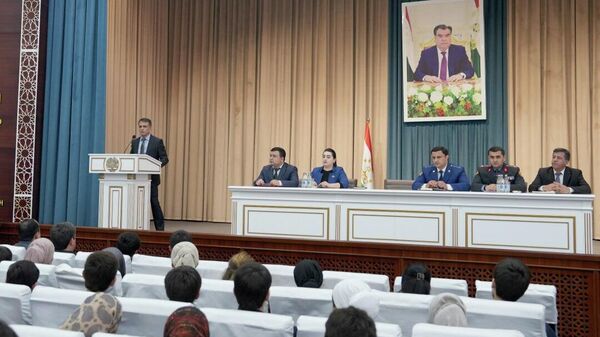 Власти Душанбе провели экстренные встречи с подростками после серии драк с ножами - Sputnik Таджикистан