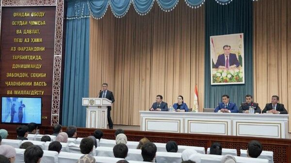 Мақомоти Душанбе пас аз силсилаи задухӯрдҳо бо наврасон вохӯриҳои фаврӣ баргузор карданд - Sputnik Тоҷикистон