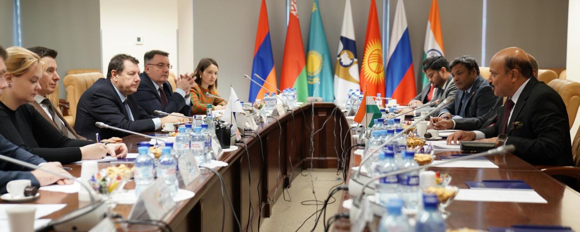 ЕАЭС и Индия обсудили работу над соглашением о свободной торговле. - Sputnik Тоҷикистон, 1920, 17.11.2025