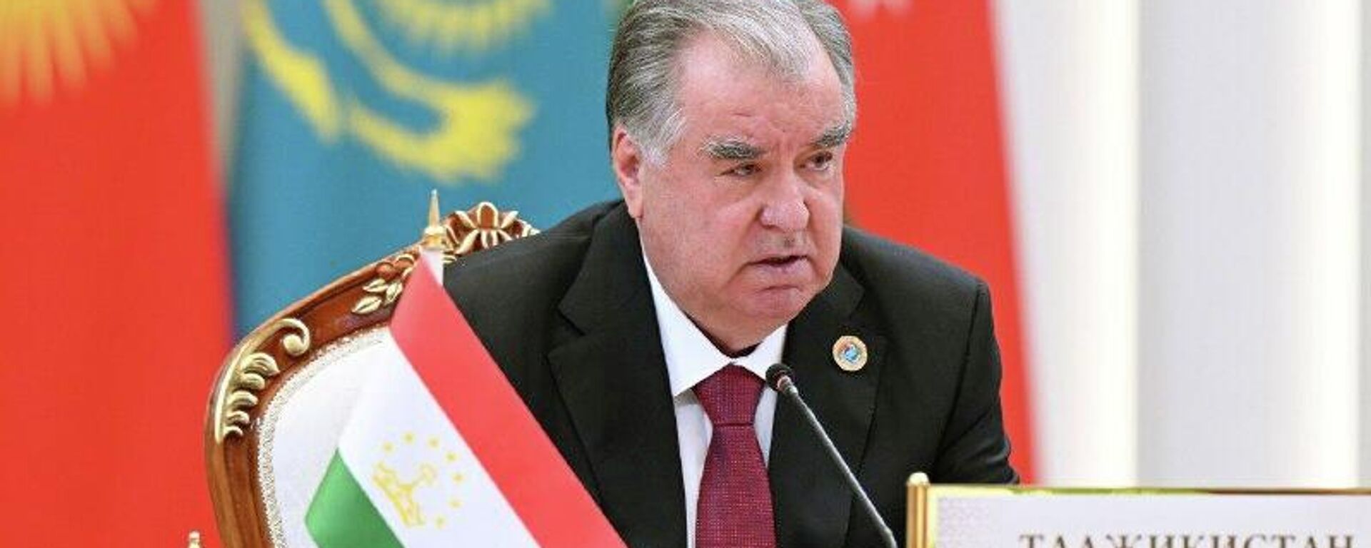 Эмомалӣ Раҳмон хостори таъсиси Маркази минтақавии зеҳни сунъӣ дар шаҳри Душанбе шуд - Sputnik Тоҷикистон, 1920, 16.11.2025