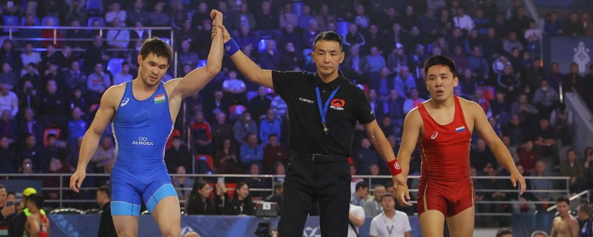 Виктор Рассадин завоевал золотую медаль Международного турнира по вольной борьбе - Sputnik Таджикистан, 1920, 17.11.2025