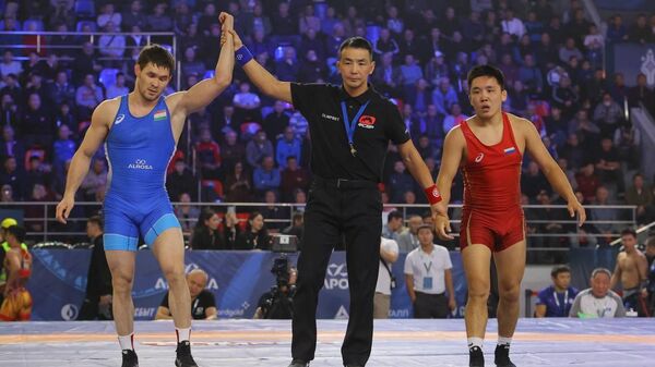 Виктор Рассадин завоевал золотую медаль Международного турнира по вольной борьбе - Sputnik Таджикистан