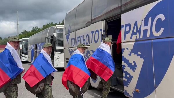 Возвращение российских военных из украинского плена. Архивное фото - Sputnik Тоҷикистон