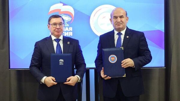 Имзои санади нави ҳамкорӣ байни Ҳизби Халқии Демократии Тоҷикистон ва Ҳизби «Русияи воҳид” - Sputnik Тоҷикистон