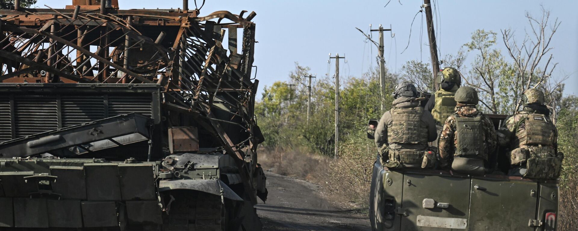 Дорога на Красноармейском направлении СВО. - Sputnik Тоҷикистон, 1920, 18.11.2025