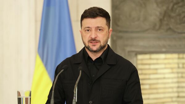 Владимир Зеленский делает заявления в Афинах, Греция, 16 ноября 2025 года. - Sputnik Таджикистан