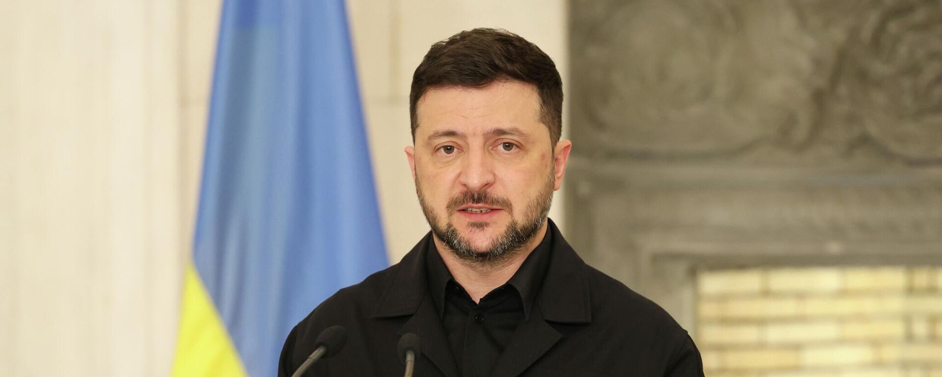 Владимир Зеленский делает заявления с премьер-министром Греции Кириакосом Мицотакисом в особняке Максимоса в Афинах, Греция, 16 ноября 2025 года. - Sputnik Тоҷикистон, 1920, 02.12.2025