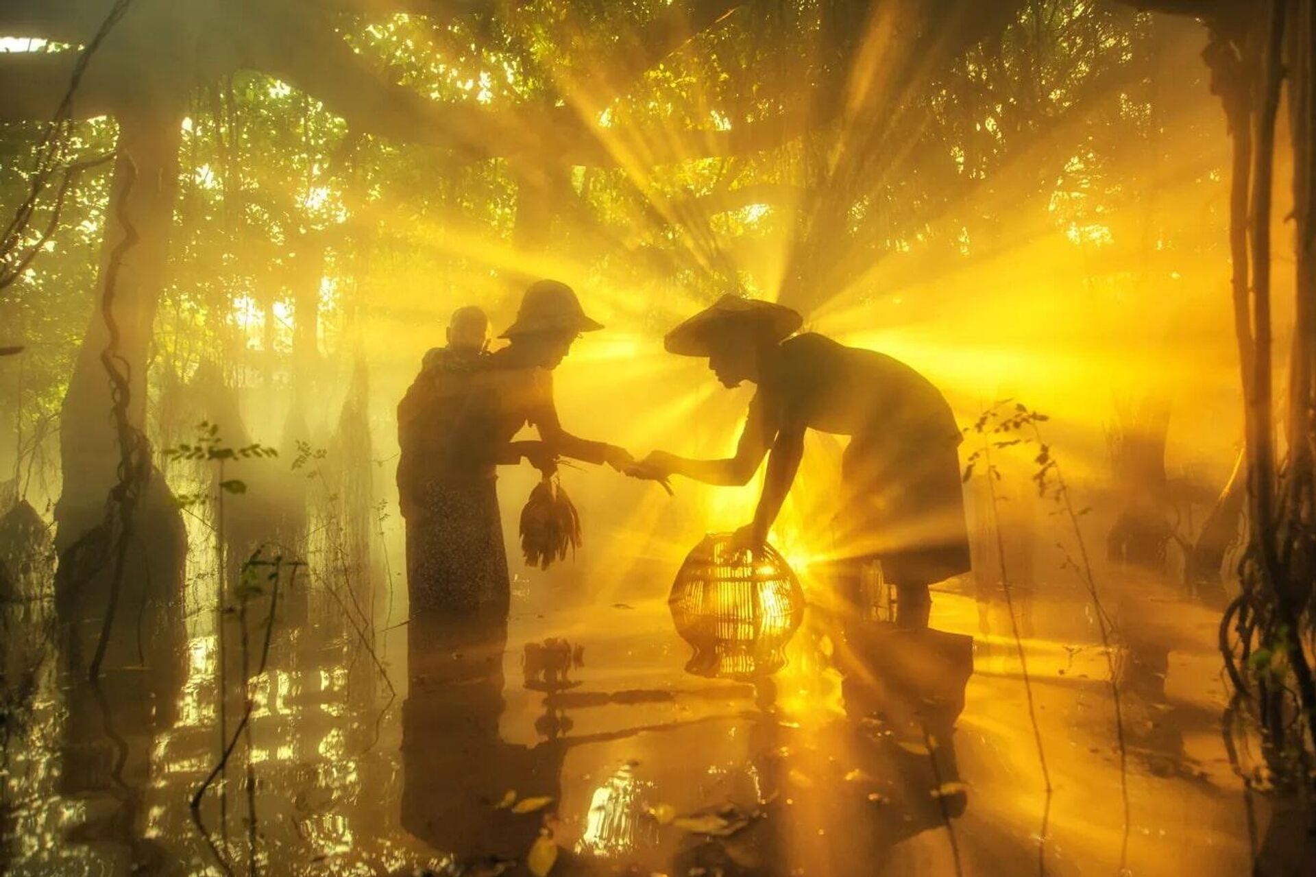 Рыбацкая семья, фотограф Ньин Ньин Хтве. Мьянма. Номинация Портрет. Герой нашего времени 1-е место Рыбацкая семья, фотограф Ньин Ньин Хтве. Мьянма. Номинация Портрет. Герой нашего времени 1-е место - Sputnik Таджикистан, 1920, 18.11.2025