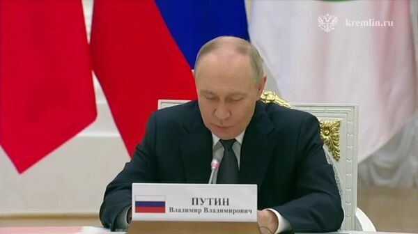 Путин бо иштирокчиёни ҷаласаи Шӯрои сарони ҳукуматҳои СҲШ дар Кремл мулоқот кард - Sputnik Тоҷикистон