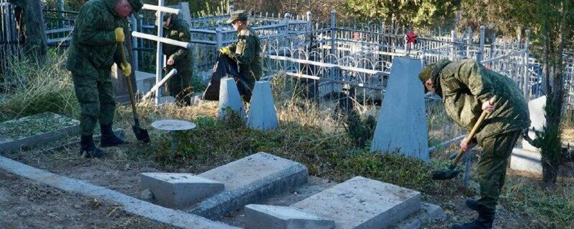 Сарбозони пойгоҳи низомии 201-уми Русия хотираи ҷанговарони Ҷанги Бузурги Ватаниро дар Душанбе гиромӣ доштанд Сарбозони пойгоҳи низомии 201-уми Русия хотираи ҷанговарони Ҷанги Бузурги Ватаниро дар Душанбе гиромӣ доштанд - Sputnik Тоҷикистон, 1920, 18.11.2025