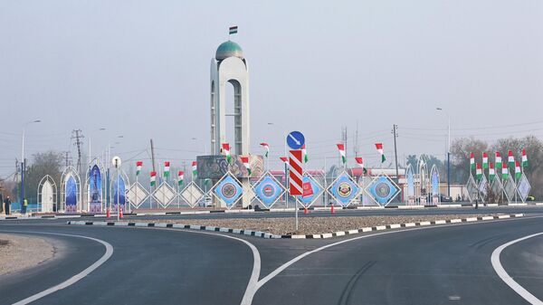 Автомобильная дорога Дехмой-Канибадам - Дехмой-Бободжон Гафуров, Бободжон Гафуров-Хистеварз и Кучкак-Канибадам - Sputnik Тоҷикистон