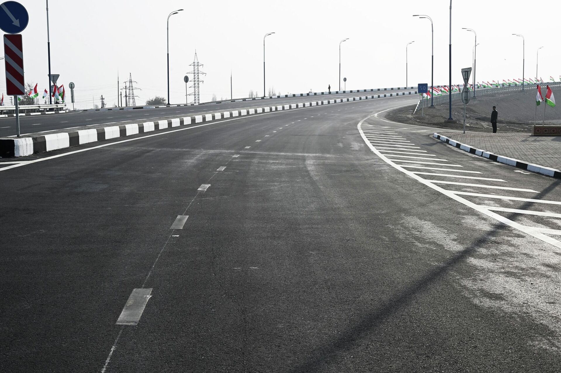 Автомобильная дорога Дехмой-Канибадам - Дехмой-Бободжон Гафуров, Бободжон Гафуров-Хистеварз и Кучкак-Канибадам - Sputnik Тоҷикистон, 1920, 20.11.2025