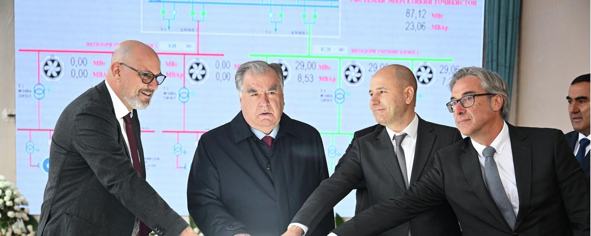 Эмомали Рахмон ввел в эксплуатацию три гидроагрегата Кайраккумской ГЭС после их модернизации. - Sputnik Тоҷикистон, 1920, 20.11.2025