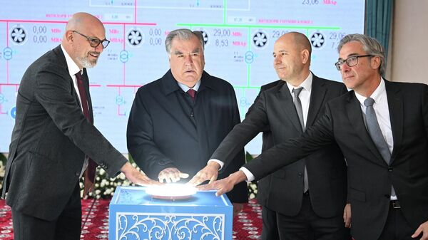 Эмомали Рахмон ввел в эксплуатацию три гидроагрегата Кайраккумской ГЭС после их модернизации. - Sputnik Таджикистан