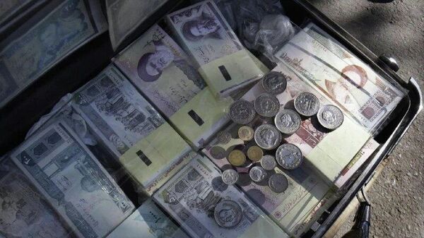 Раиси ҷумҳури Эрон фармонеро дар бораи аз нав номгузорӣ кардани пули миллӣ содир кард - Sputnik Тоҷикистон