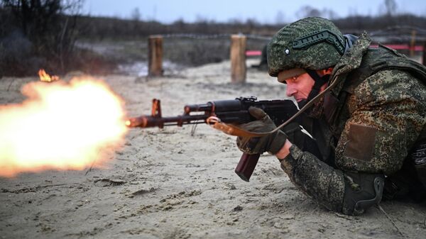 Отработка боевого слаживания военнослужащими 164-й мотострелковой бригады - Sputnik Таджикистан