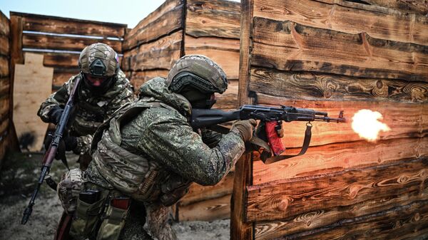 Отработка боевого слаживания военнослужащими 164-й мотострелковой бригады - Sputnik Таджикистан