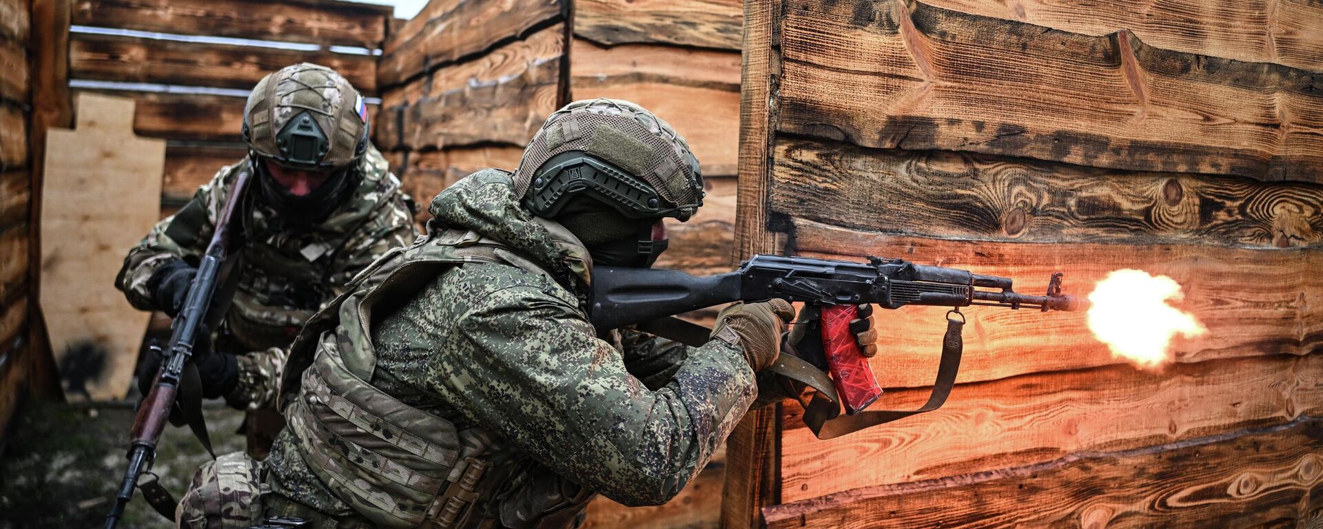 Отработка боевого слаживания военнослужащими 164-й мотострелковой бригады  - Sputnik Тоҷикистон, 1920, 24.11.2025