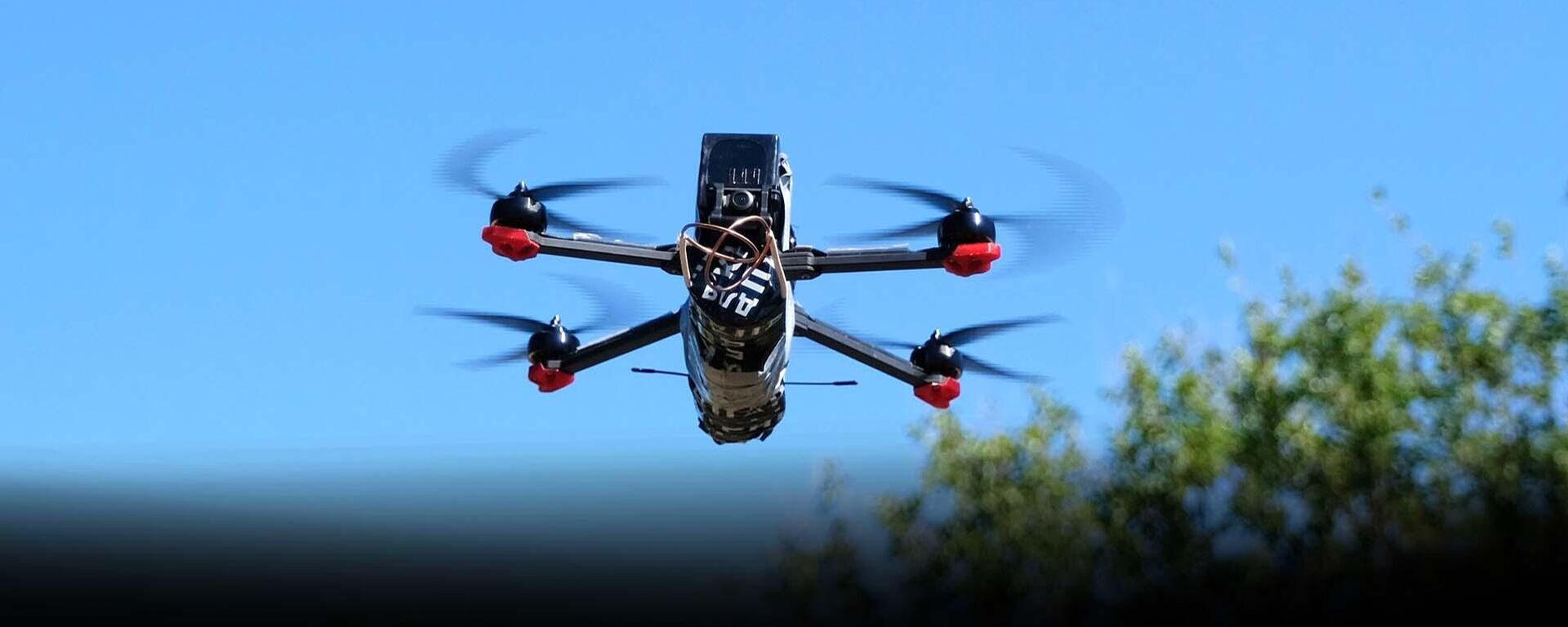 Тоҷикистон бори аввал паҳподи ватаниро зидди қочоқбарон дар марзи Афғонистон истифода кард - Sputnik Тоҷикистон, 1920, 24.11.2025