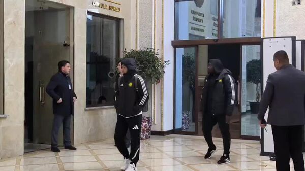 Вот так проходила встреча саудовской команды Аль-Наср, которая прилетала в Таджикистан на матч против Истиклола - Sputnik Таджикистан