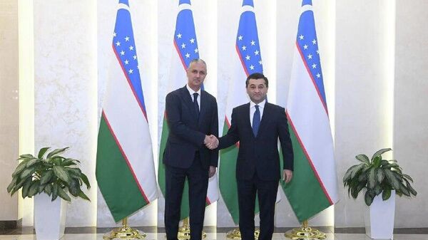 Сафири нави Тоҷикистон дар Тошканд, Исматулло Насриддин нусхаи эътимодномаашро ба вазири корҳои хориҷии Ӯзбекистон, Бахтиёр Саидов супурд - Sputnik Тоҷикистон