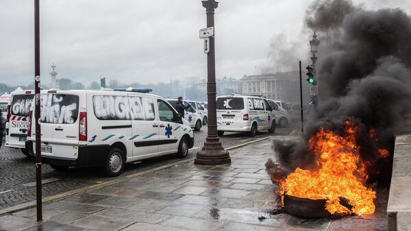 Забастовка работников скорой помощи в Париже - Sputnik Таджикистан