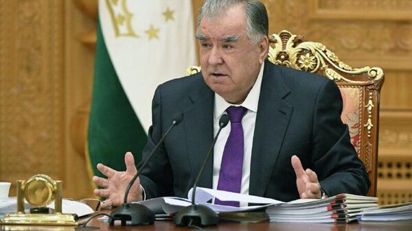 Раисҷумҳури Тоҷикистон дастур дод, ки мавзуи мондани панелҳои офтобӣ дар хонаҳои мардум омӯхта шавад - Sputnik Тоҷикистон