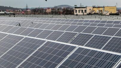 Солнечная электростанция "Лео-Солар-Энерджи" на крыше здания в селе Малехов Львовской области.